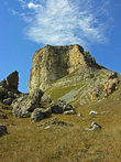 Гора Малый Бермамыт (2644 м) и её скалы.
