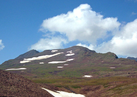 Родная сестра горы Арарат Арагац гора (4095м), Армения