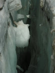 Ледник Ирикчат разорванный глубокими трещинами.