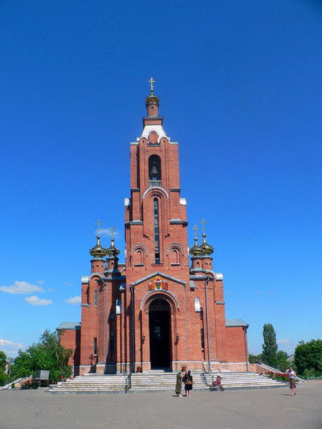 Вид на собор с центрального входа. Минеральные Воды, Россия