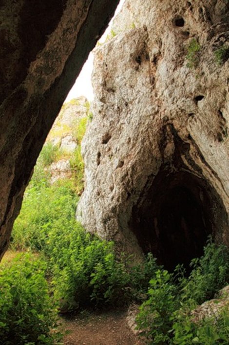Пещера Аполлона Афины, Греция