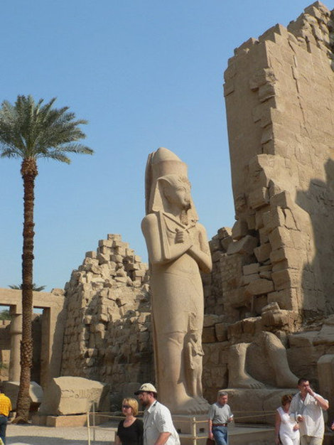 В Карнакском храме. Луксор, Египет