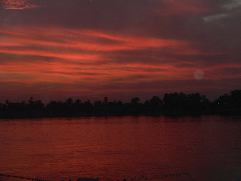 Закат над Нилом. Луксор, Египет