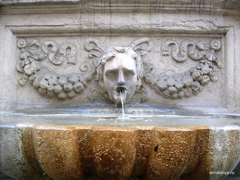 Старинный фонтан Болонья, Италия