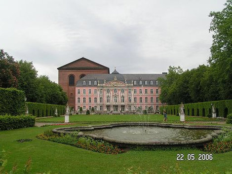 Дворец курфюрстов Трир, Германия