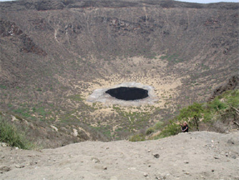 Эль Сод. Дно кратера вулкана на глубине 200 метров Аваса, Эфиопия