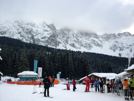 Альпы. Поцца-ди-Фасса. Многие итальянцы катаются на горных лыжах Италия
