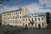 Старинные дома на Дворцовом проспекте.