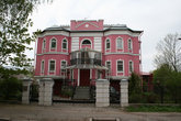 Современный особняк на Михайловской улице.