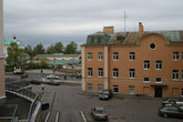 Вид на Дворцовый пр. со смотровой площадки нового жилого комплекса, возведенного на месте разрушенных деревянных особняков.