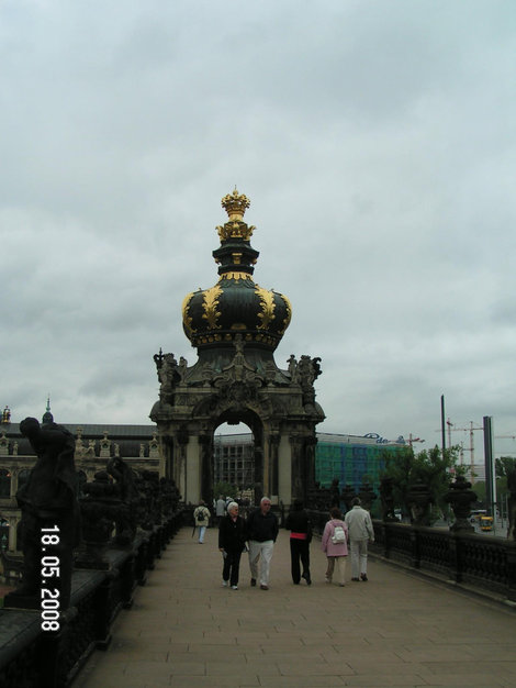 Башенка, изящно завершающая ансамбль на выходе Дрезден, Германия