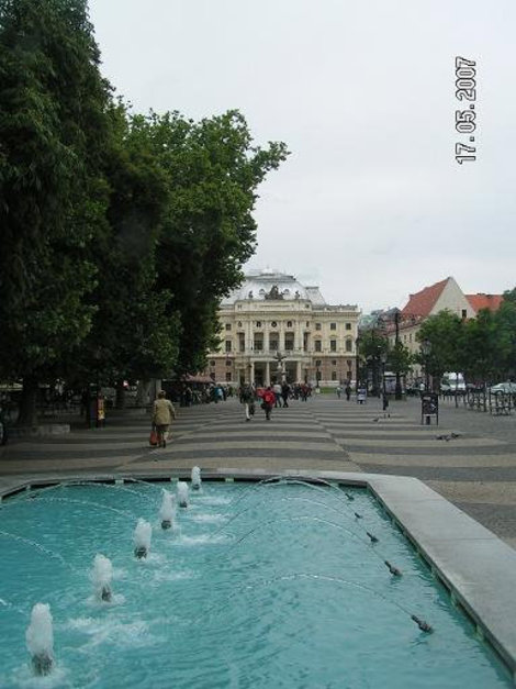 Главный бульвар и Национальный театр Братислава, Словакия