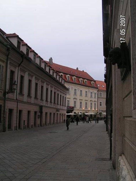На улице старого города Братислава, Словакия