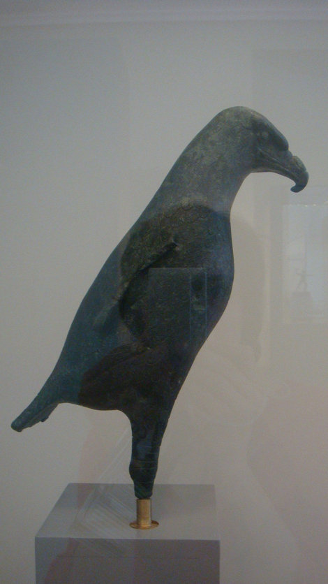 Бронзовый орел, священное животное Зевса, 400 г. до н.э. Берлин, Германия