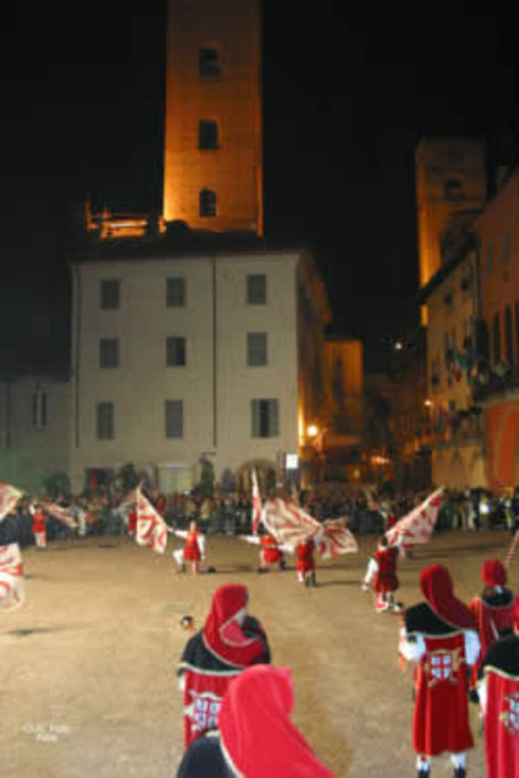 Вечерний праздник Альба, Италия