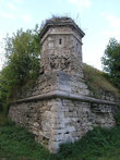 Угловая башня с гербом. Золочев