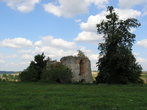 Руины оборонной башни в Свирже