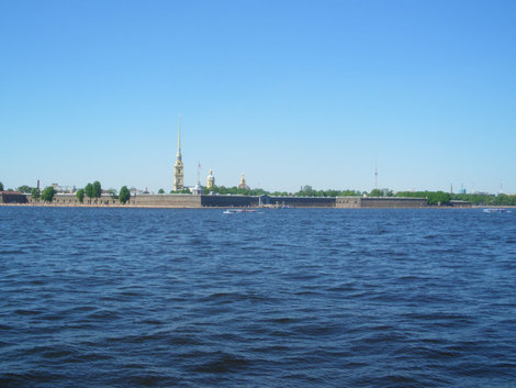 Вид с Дворцовой набережной на Петропавловскую крепость Санкт-Петербург, Россия