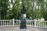 Памятник Н.П.Огареву на аллее Славы.
