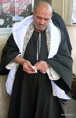 Мужчина в египетском национальном наряде