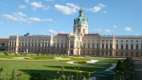 Дворец Шарлоттенбург со стороны парка Берлин, Германия