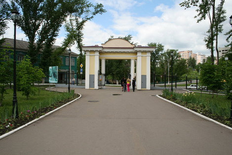Восточный выход из парка. Саранск, Россия