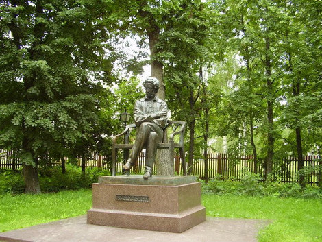Памятник А.С.Пушкину. Большое-Болдино, Россия
