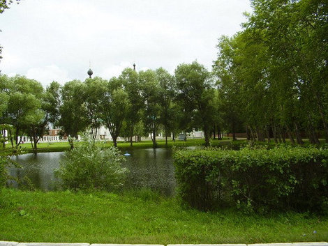 Озеро рядом с Успенской церковью. Большое-Болдино, Россия