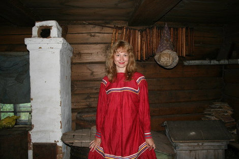Любимый цвет мордвы — красный. Я в повседневном мокшанском платье.