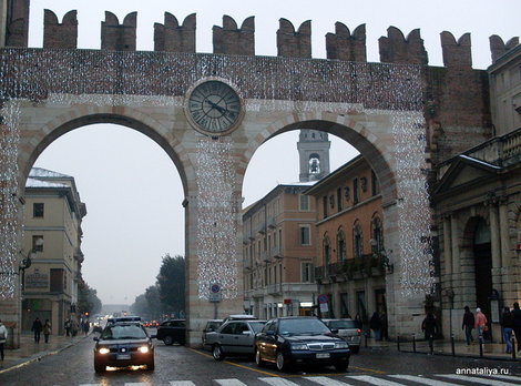 Верона. Въездная арка в город Верона, Италия