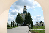 Вид на Иоанно-Богословский собор, построенный в 1700 году и освещенный в 1704 году.