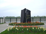 Рыбинск. Памятник Рыбинцам, пострадавшим от радиационных катастроф. Установлен на Волжской набережной в 2006 году