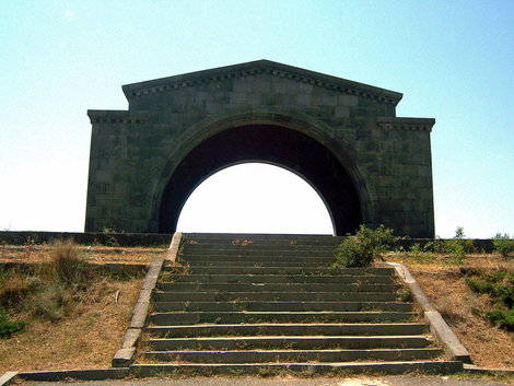 арка Чаренца Дзорахбюр, Армения
