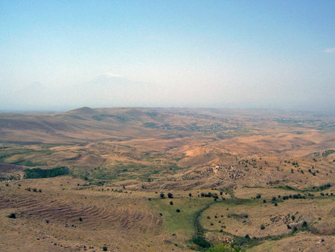 вид с арки на долину Дзорахбюр, Армения