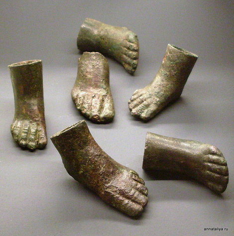 Падуя. Археологический музей. Ноги статуэток Падуя, Италия