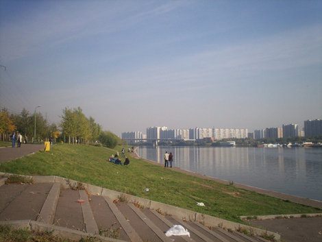 Москва-река в Марьине (нижнее течение) Москва, Россия