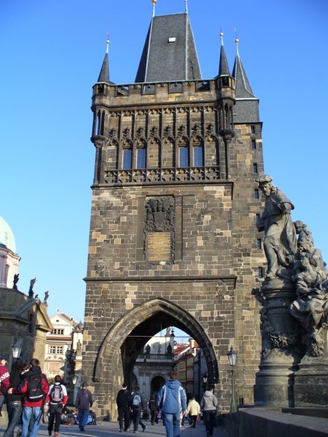 Восточная Мостовая Башня является воротами моста в Старое Место Прага, Чехия