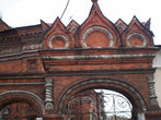 В Ярославле много храмов красного кирпича