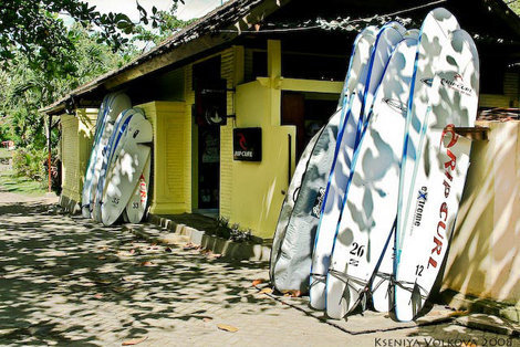 серф-школа Кута, Индонезия