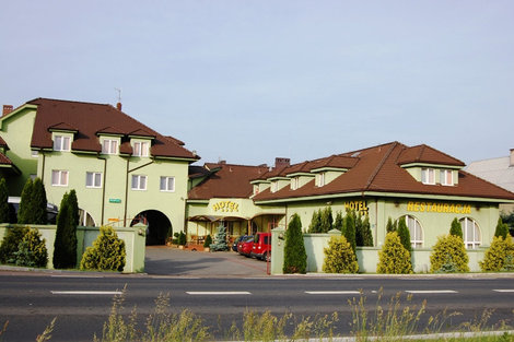 Так отель смотрится с трассы Слубице, Польша