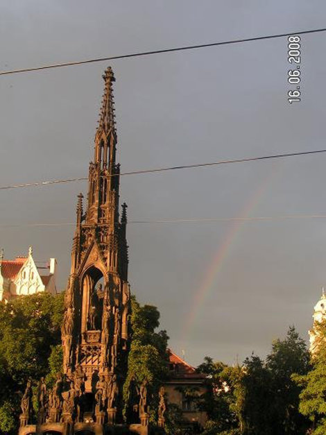 Памятник и радуга Прага, Чехия