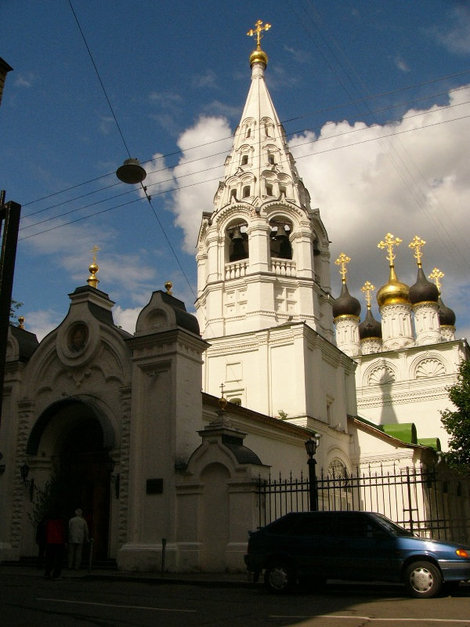 Портал и колокольня церкви Спаса на песках Москва, Россия