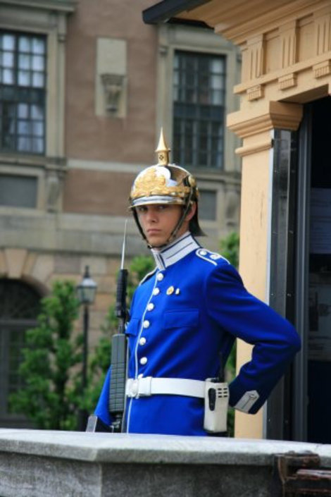 Симпатичный страж порядка у Королевского дворца. Стокгольм, Швеция