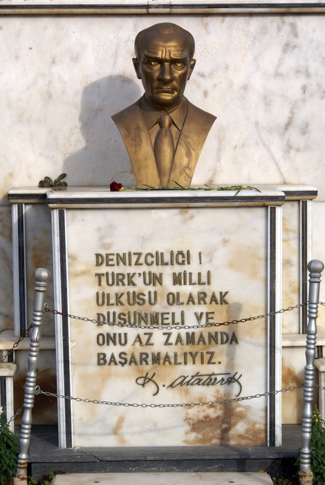 Бюст Ататюрка Анталия, Турция