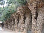 Многочисленные колонны, то и дело встречающиеся на пути туриста, путешествующего по парку, напоминают застывший во времени и окаменевший доисторический лес.
