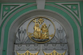 Украшение центрального входа в Свято Троицкий собор.