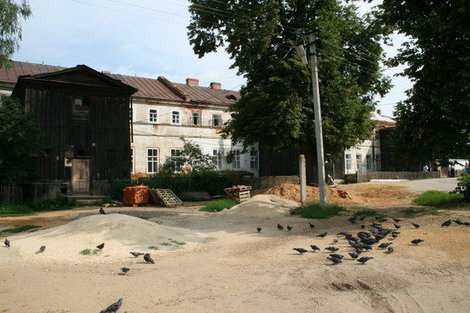 Старый дом рядом с монастырем. Дивеево, Россия