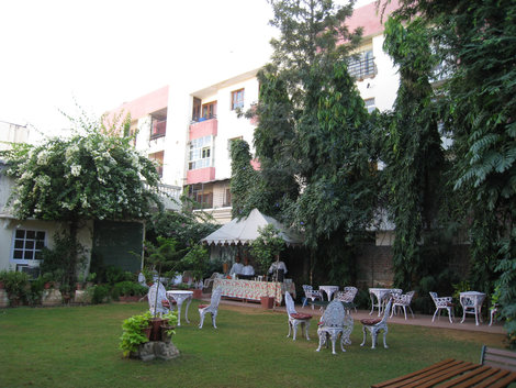 Джайпурский отель «Madhuban». Завтрак на траве Индия