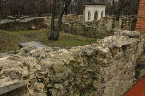 Развалины монастыря на острове Маргит. Будапешт, Венгрия