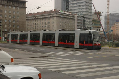 В Вене тоже длинные трамваи, но до венгерских им далеко! Вена, Австрия